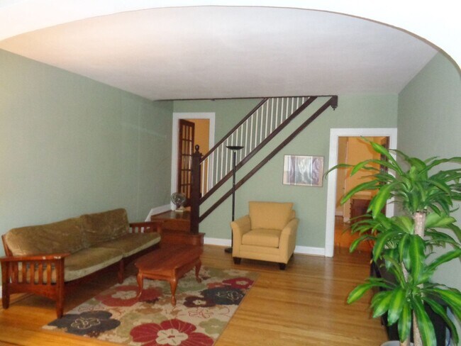 Building Photo - 310 Drew St