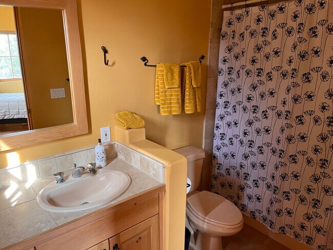 Building Photo - 3 Arriba Circle - Guest House - Lease Only...