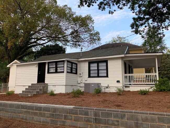 Foto del edificio - Cute 3 Bedroom Near Downtown for Pre-Lease