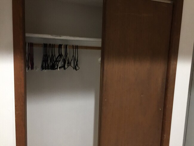 Closet - 131 Jamaica Dr