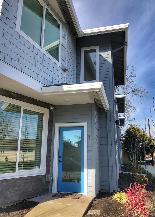 Building Photo - Peregrine Place