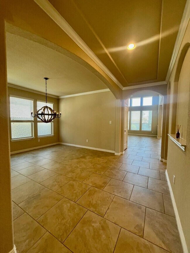 Building Photo - Fabulous 5 Bedroom/4 Full Bath Home w/ Stu...