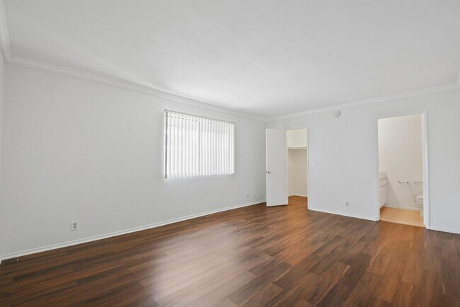Building Photo - Available now! 2 bedroom/2 bath condo located in the Tanglewood Villas of Pomona!