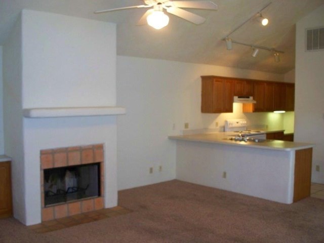 Building Photo - 628 Lois St