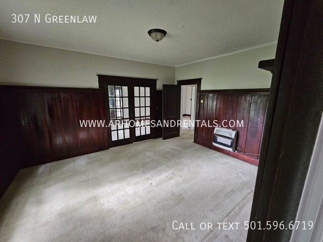 Building Photo - 307 N Greenlaw| $995 | 3 Bed | 2 Bath