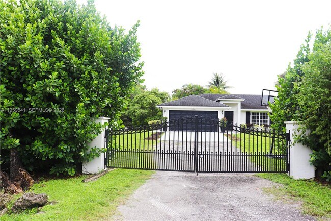 Building Photo - 16930 W Mead Hill Dr