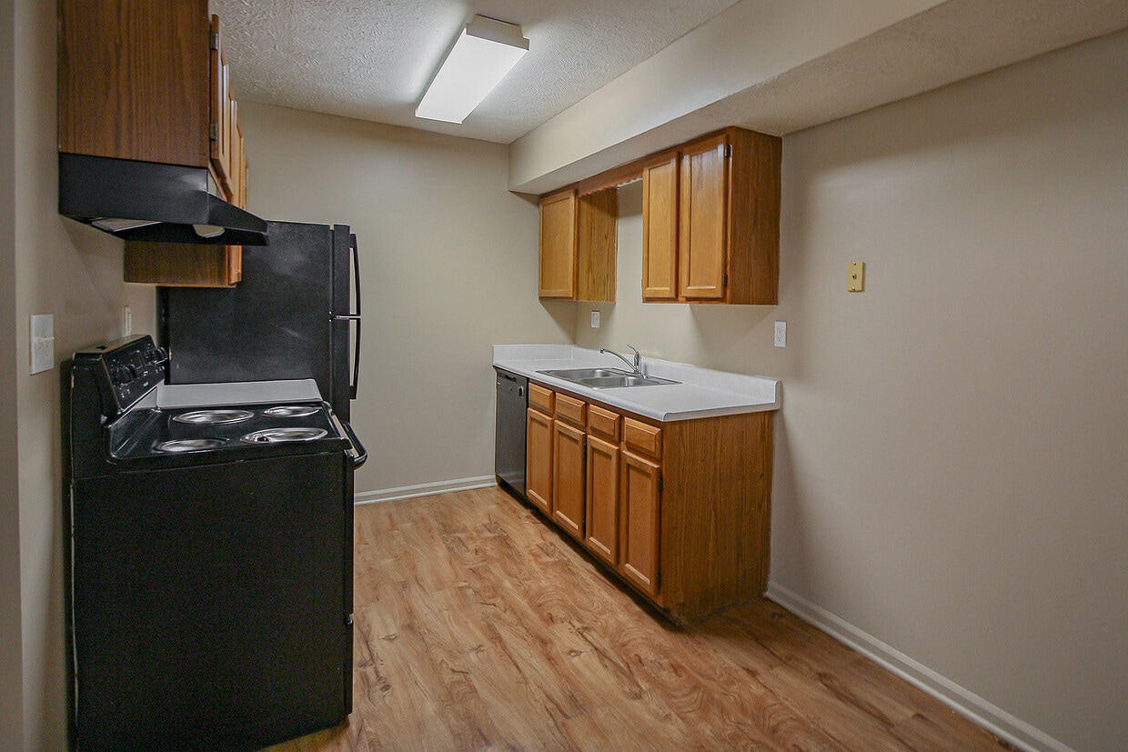 The Mays - Ashton Lake Apartments