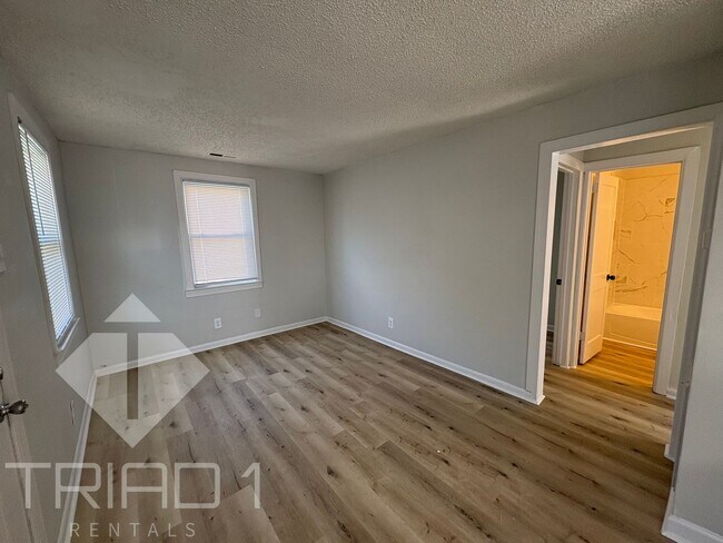 Building Photo - Charming 2-Bedroom Home in a Great Locatio...