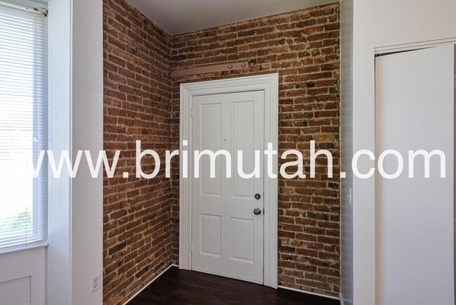 Building Photo - 745 S 900 E