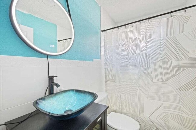 Building Photo - 1651 Suwanee Dr