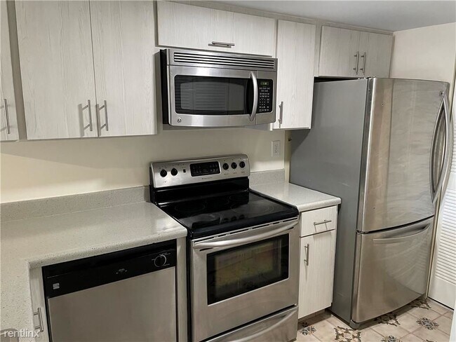 Building Photo - 3 br, 2 bath Townhome - 10236 Greenhouse Rd