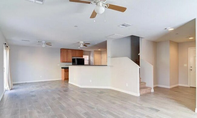 Foto del edificio - Beautiful 4 bedroom home in a gated commun...
