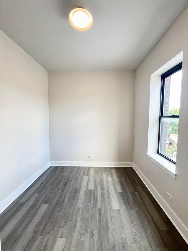 Building Photo - 2258 S Sacramento Ave