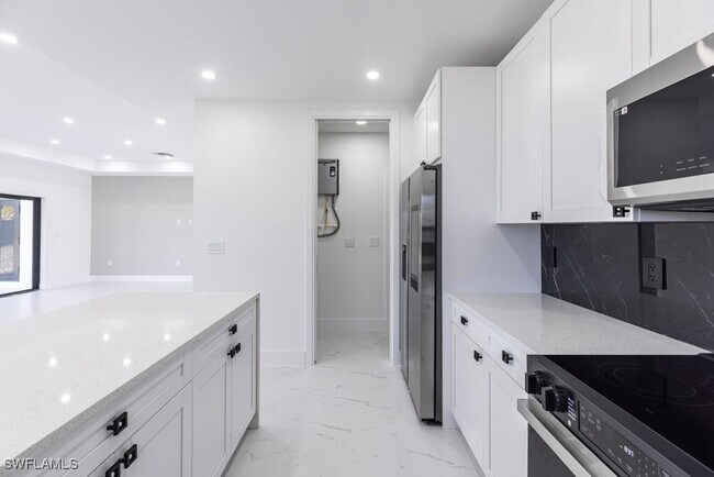 Building Photo - 1111 SW Embers Terrace