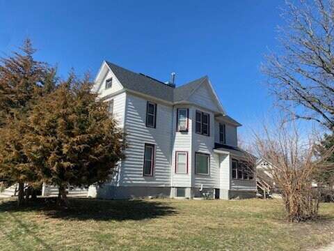 Building Photo - 3 Bedroom / 1 Bathroom Home in a Central Des Moines Location!