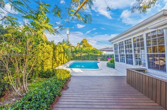 Foto del edificio - 535 NE 50th Terrace