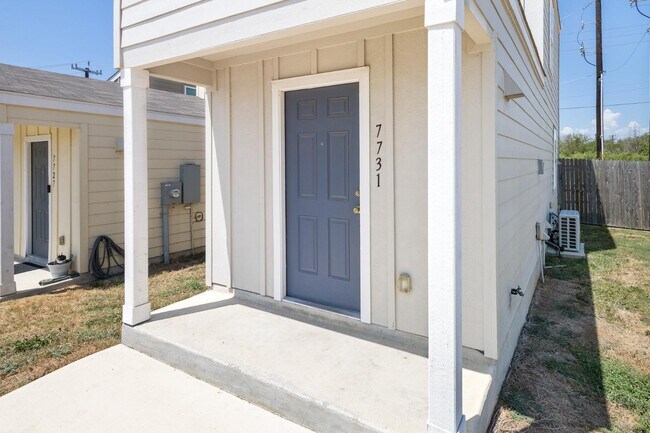 Building Photo - 7731 Elm Bend