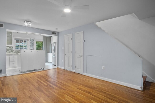 Foto del edificio - Beautifully Renovated 2-Level Townhome in the Heart of Falls Church City