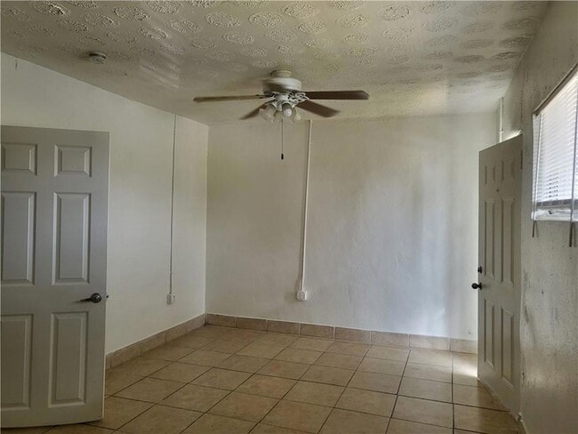 Building Photo - 1916 Claire Ave