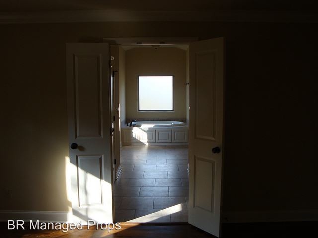 Building Photo - 3 br, 3 bath House - 386 Croydon Ave.