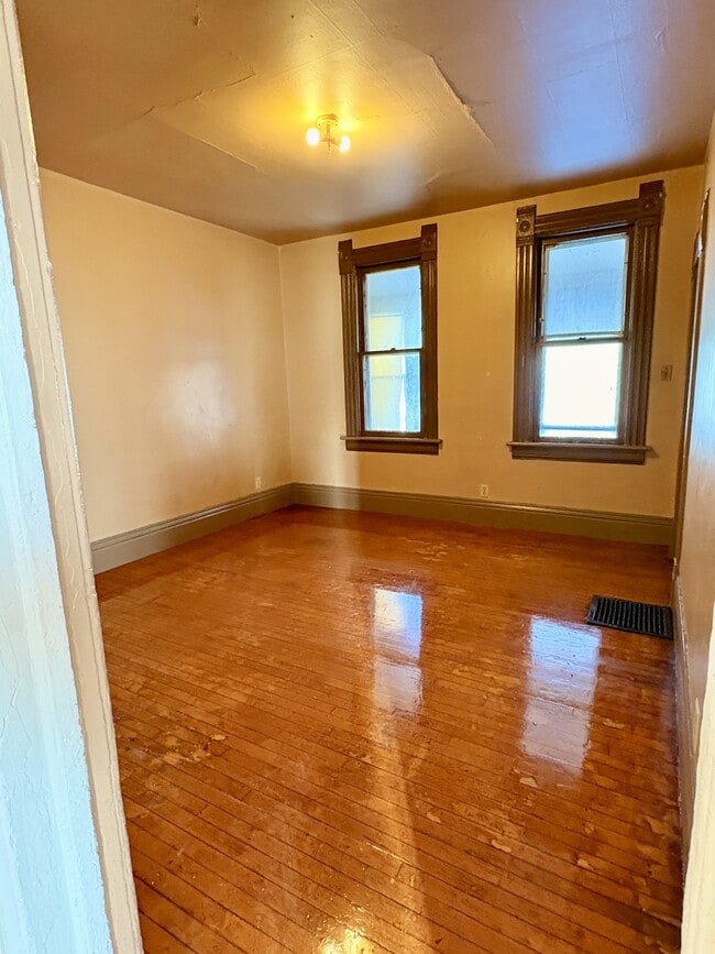 Foto del edificio - 207 E Burleigh St