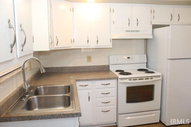 Building Photo - 2555 Stanley Ct