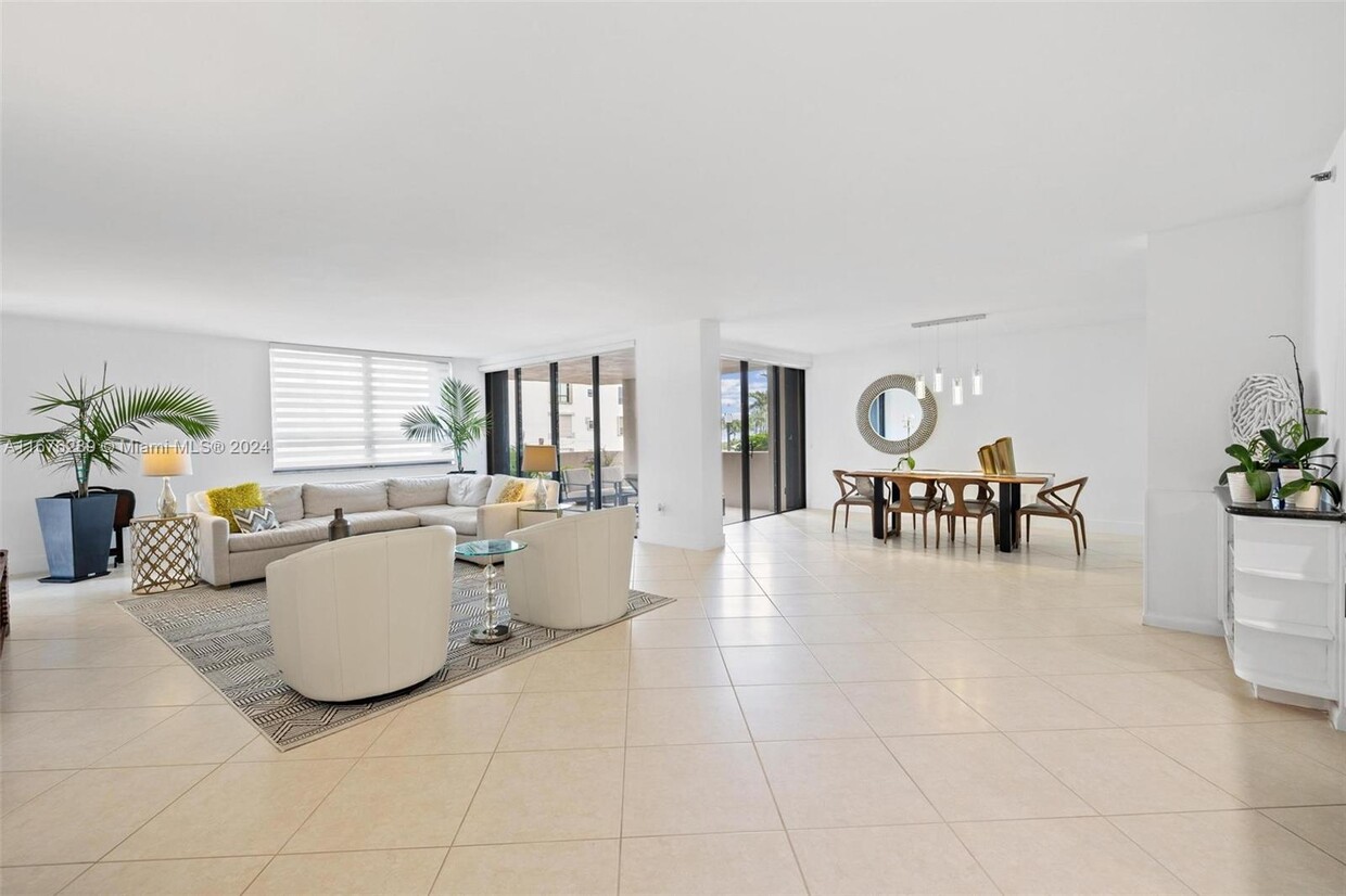 Foto principal - 10175 Collins Ave