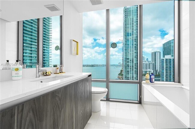 Foto del edificio - 3131 NE 7th Ave