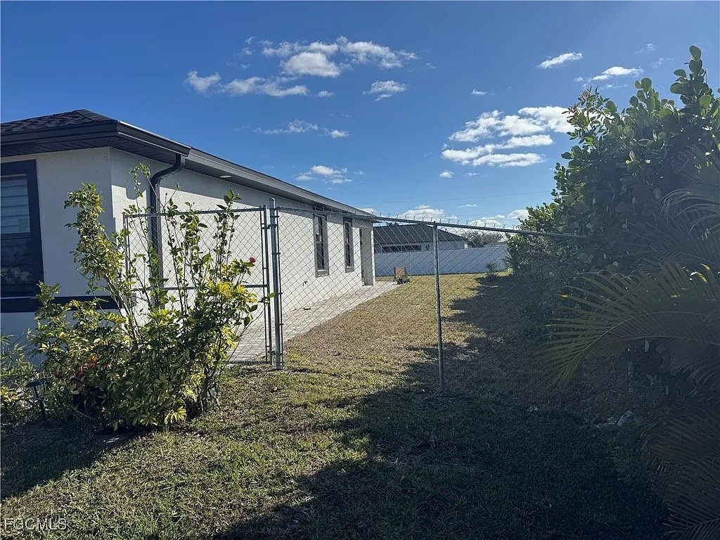 Foto del edificio - 1004 Diplomat Pkwy E