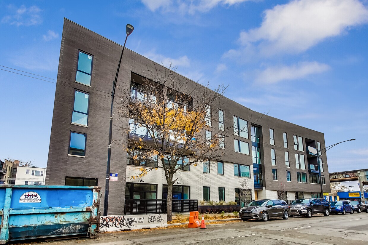 Foto principal - 3421 N Ashland Ave