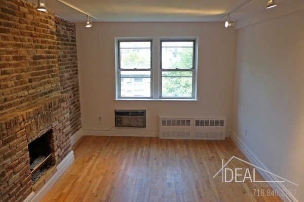 Primary Photo - 20 Sidney Pl