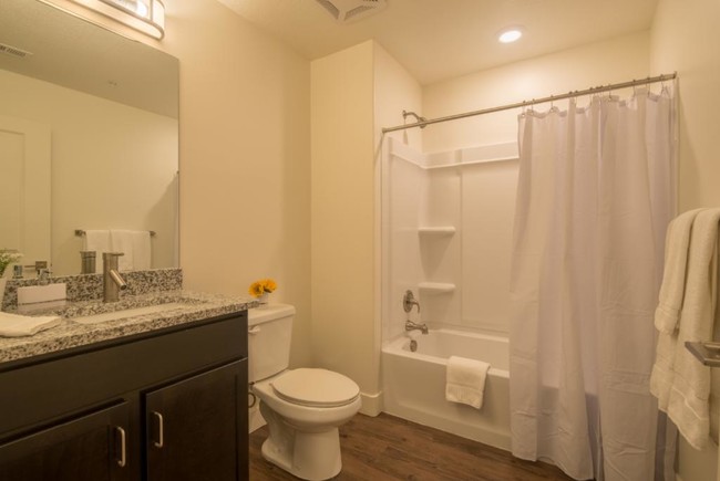 Foto del edificio - 6033 N PARK LANE S, #211