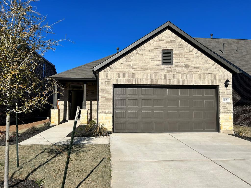 Primary Photo - 1608 Purple Martin Dr