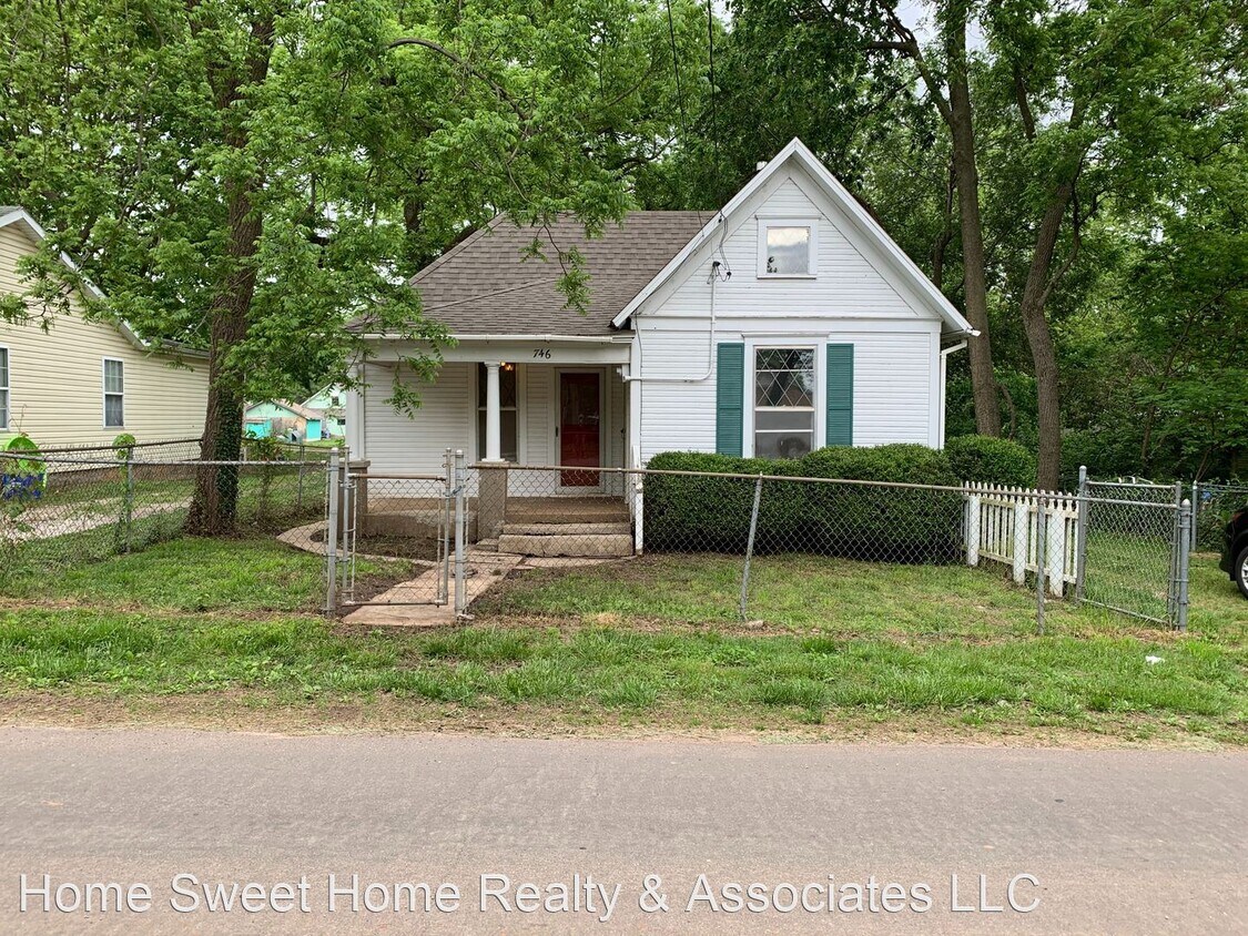 Primary Photo - 2 br, 1 bath House - 746 S Kansas Ave