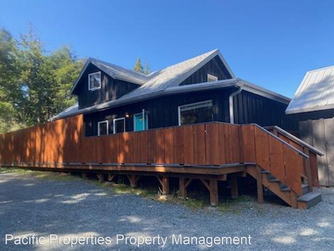 Primary Photo - 3 br, 1 bath House - 55542 Bates Rd