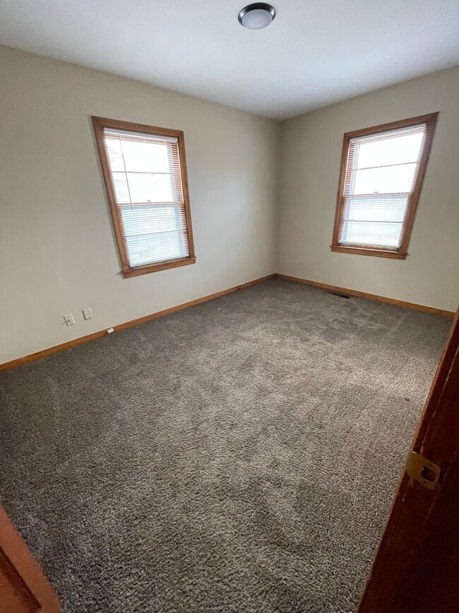 Building Photo - 2 Bedroom, 1 Bathroom House with attached single garage