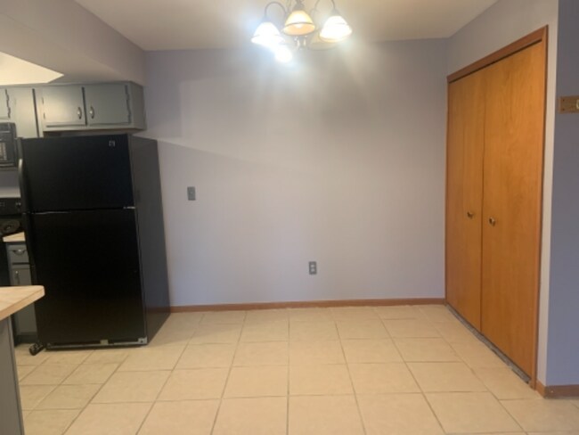 Building Photo - 30568 Oakridge
