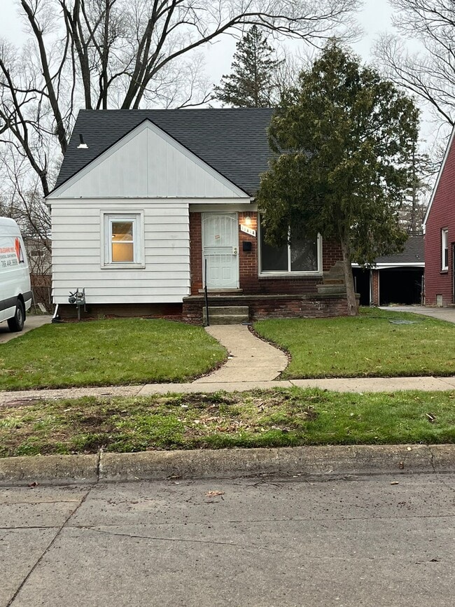 Building Photo - 18315 Shaftsbury Ave