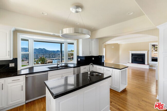 Building Photo - 1241 Piedra Morada Dr
