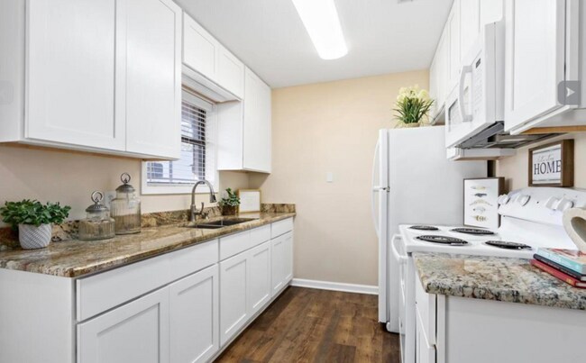 Foto del edificio - 7811 Pecan Ln