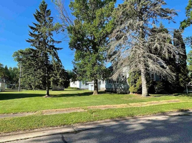 Building Photo - For Rent: 3 Bed / 1 Bath Home in Oconto