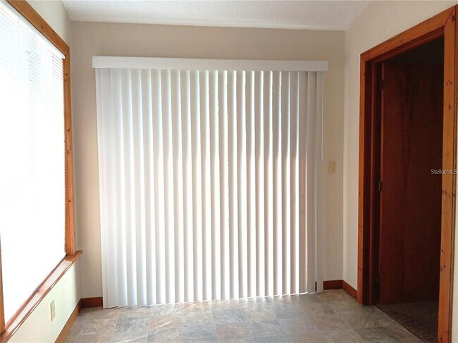 Foto del edificio - 4840 19th St N