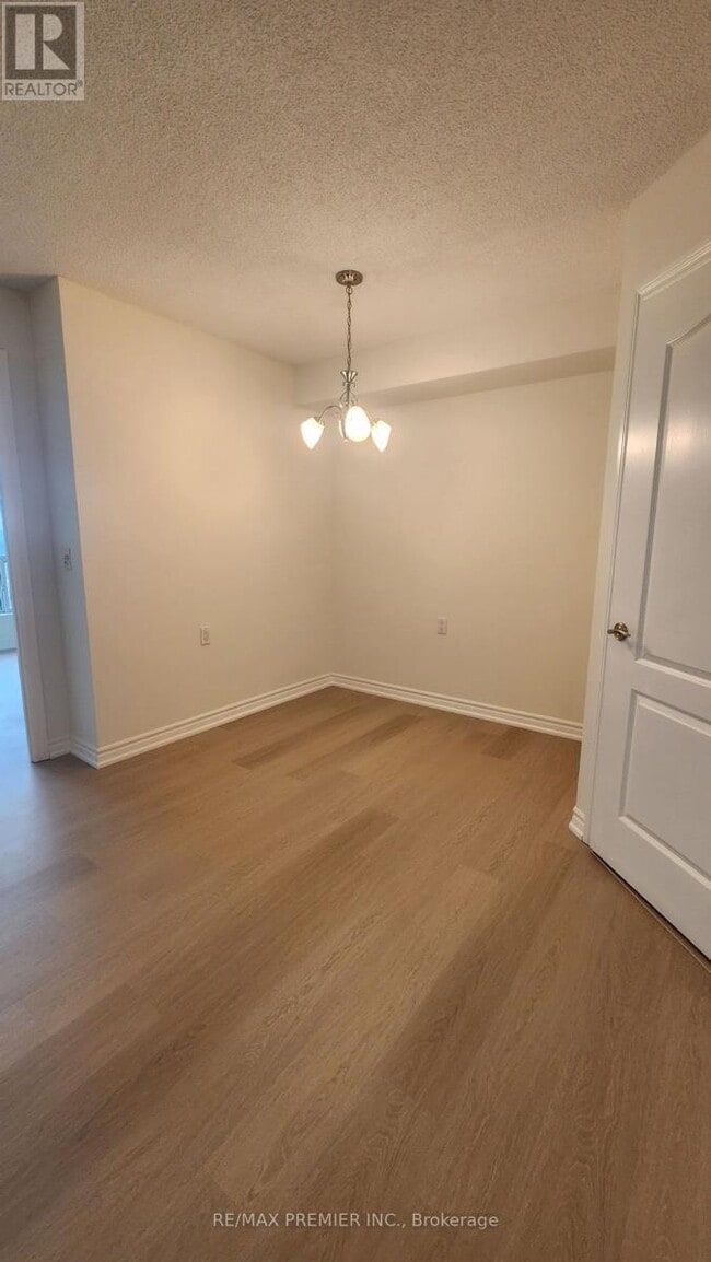 Photo du bâtiment - 1030 Sheppard Ave W