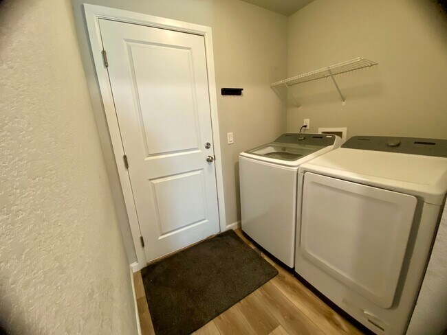Building Photo - Newly Built 3 Bedroom, Powers and Research...