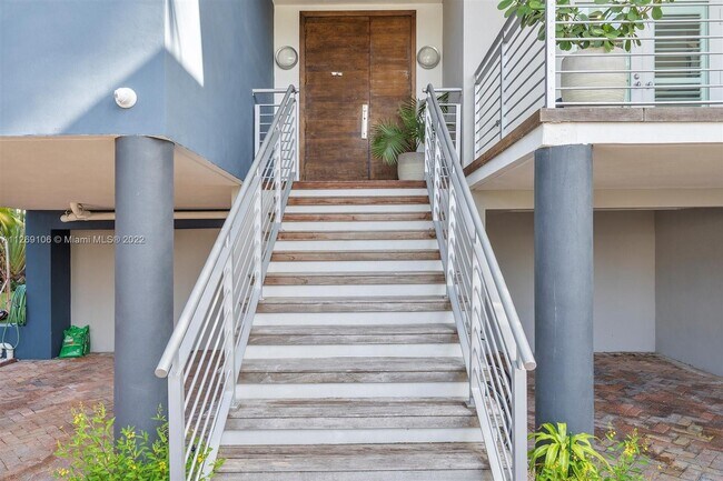 Foto del edificio - 50 Westwood Dr