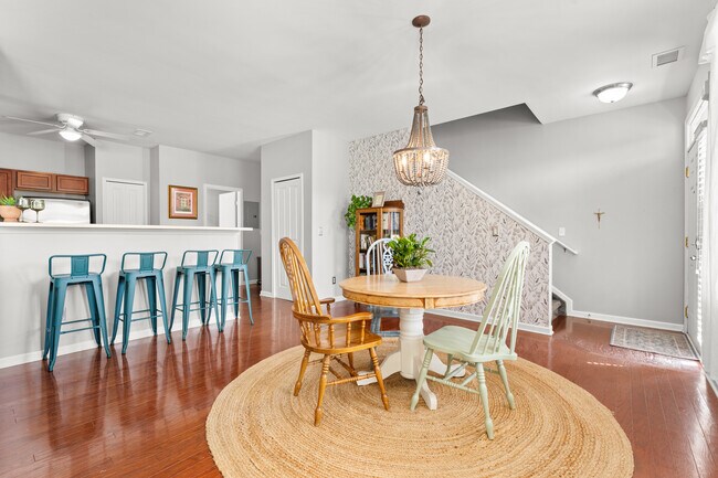 Foto del edificio - 713 Abbington Ct