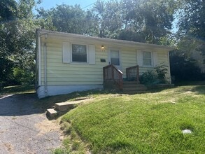 Building Photo - 702 Beardsley Ct