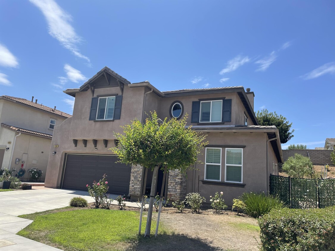Primary Photo - 1563 Silver Shadow Dr
