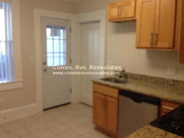 Building Photo - 16 Short St