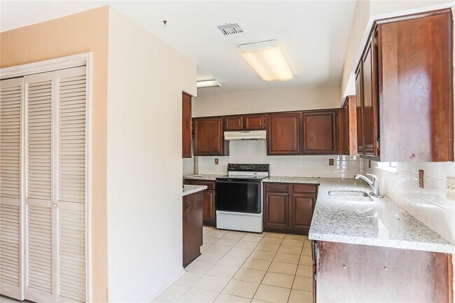 Foto del edificio - 9901 Sharpcrest St